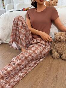 Napfluff 休閒格紋針織短袖睡衣套裝，適合居家休閒與戶外穿著 - 棕色 - 查看 4