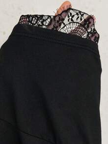 Solflare Kaos Wanita Ukuran Besar Warna Polos Leher Bulat Lengan Pendek Hitam Elegan untuk Kencan Malam Musim Panas - Hitam - View 7