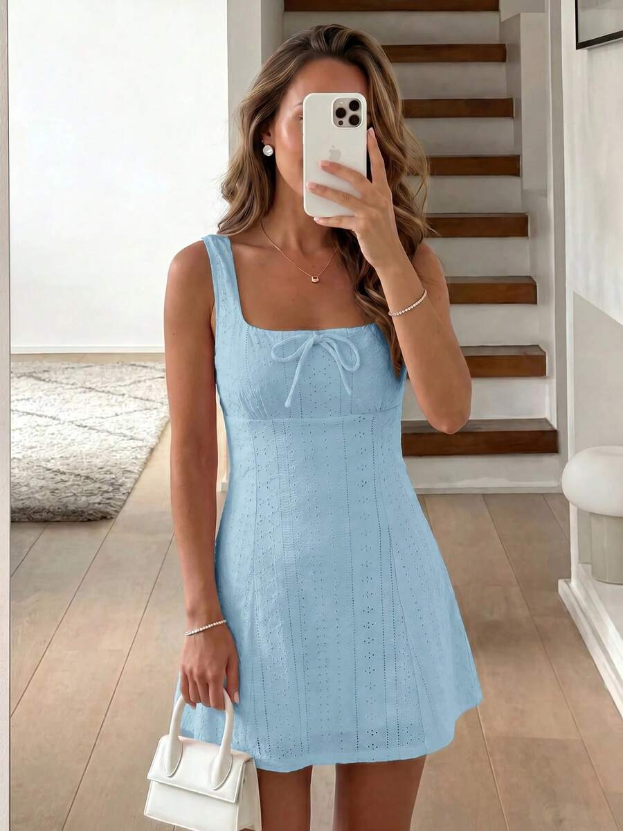 SHEIN LUNE Đầm quấn không tay màu trắng, chất liệu vải có họa tiết, thích hợp cho nữ, phù hợp cho những buổi hẹn hò lãng mạn ở vùng quê vào mùa xuân/hè và các kỳ nghỉ. - Màu xanh lam - Xem 1