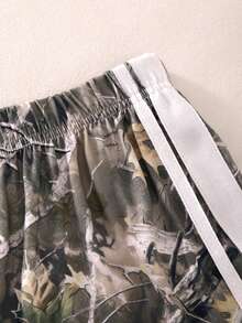 SHEIN 青少年女孩T恤套裝，運動風軍綠色楓葉拼接白色對比色短袖T恤與短褲套裝，夏季，寬鬆貼身設計，輕盈面料，適合日常穿著、休閒運動或搭配。 - 彩色 - 查看 4