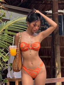Swim Vcay 春夏女款2件組海灘裝套裝，時尚可愛性感度假海邊泳池派對隨機印花多色波點U型吊飾無肩帶綁帶平口上衣與泳褲比基尼套裝 - 彩色 - 查看 3