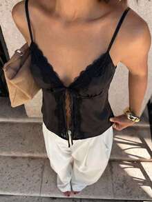 SHEIN PariChic 法式復古仿絲緞面蕾絲吊帶上衣，歐美風極簡無袖背心，夏季度假性感短款對比蕾絲吊帶衫 - 黑色 - 查看 4
