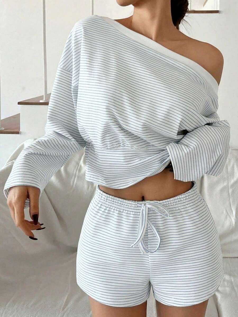 DAZY 2件組女款休閒條紋不對稱領短版上衣與短褲套裝,春夏居家服睡衣 - 淺藍色 - 查看 1
