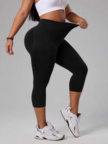 Easithlete Women's Seamless Plus Size Outdoor Fitness Workout Running Capri Leggings - Black - View 1