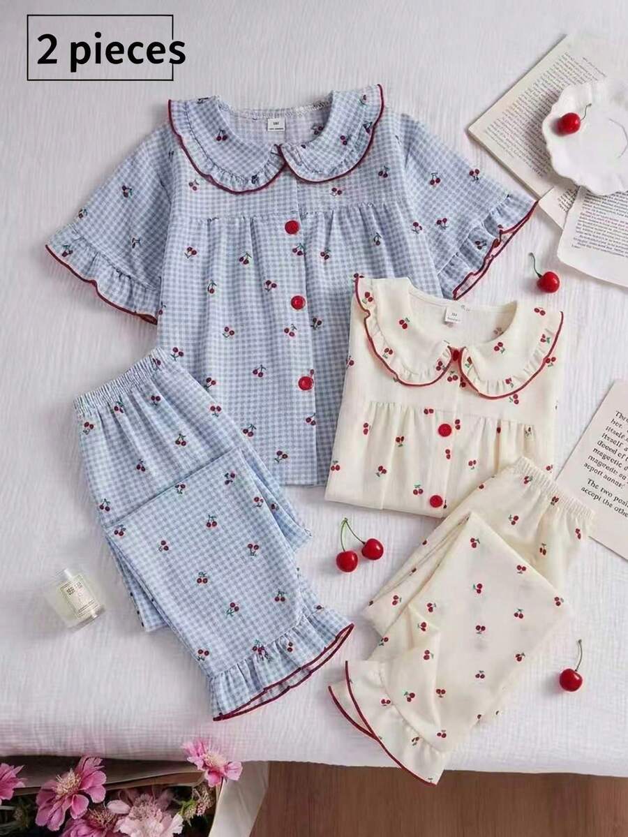 Phong cách ngọt ngào dành cho bé gái tuổi teen: Áo thun màu mơ in hình quả anh đào và cổ áo Peter Pan, kết hợp với quần ống rộng viền ren đỏ, bộ đồ mặc nhà thoải mái gồm 2 mảnh. - Nhiều màu - Xem 1
