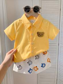 SHEIN Bộ 2 món cho bé trai và trẻ chập chững họa tiết gấu vui nhộn, áo ngắn tay mở trước và quần short, màu vàng pastel, phong cách thường ngày mùa hè đi dạo phố - Nhiều màu - Xem 1
