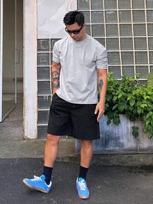DAZY 男士夏季休閒時尚街頭風日常通勤簡約百搭素色抽繩腰翻蓋口袋工裝短褲 - 黑色 - 查看 3