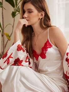 Moireta Bộ đồ ngủ nữ gồm áo choàng satin in hoa và áo hai dây viền ren. - Đỏ - Xem 5