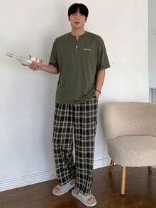 DAZY 男士夏季字母印花T恤與格紋長褲睡衣套裝 - 軍綠色 - 查看 1