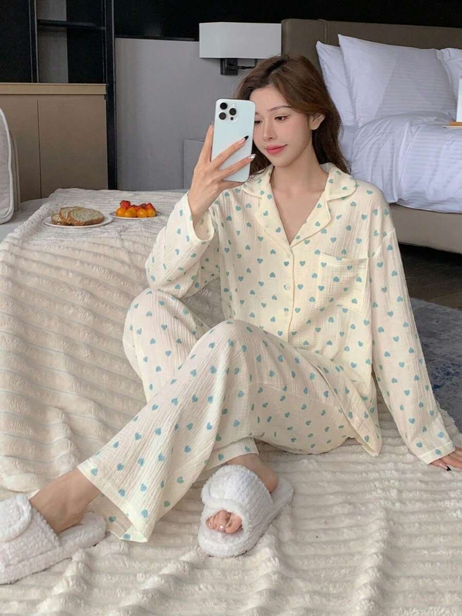 DAZY 2件組女款愛心印花寬鬆版型長袖開襟外套與直筒長版睡褲睡衣套裝 - 淺藍色 - 查看 1