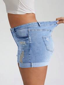 SHEIN CURVE+ 大尺碼女款口袋破洞緊身休閒牛仔短褲 - 淺色水洗藍 - 查看 4