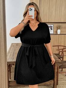 SHEIN CURVE+ Đầm nữ size lớn màu trơn cổ chữ V tay ngắn phong cách thường ngày, trang phục mùa xuân cho nữ, trang phục mùa hè cho nữ, quần áo mùa hè, trang phục Lễ Phục sinh cho nữ, thời trang phương Tây cho nữ, trang phục mùa hè cho nữ, đầm tốt nghiệp, đầm mùa hè - màu đen - Xem 7