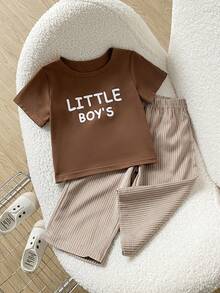 SHEIN Playful Pals 2件組 幼童男童可愛休閒套裝，圓領「LITTLE BOY'S」字母印花短袖上衣搭配直條紋長褲，適合春夏季日常與旅行穿著 - 棕色 - 查看 4