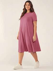 SHEIN BASICS 大尺碼女款素色圓領短袖休閒寬鬆洋裝 - 紅木色 - 查看 5