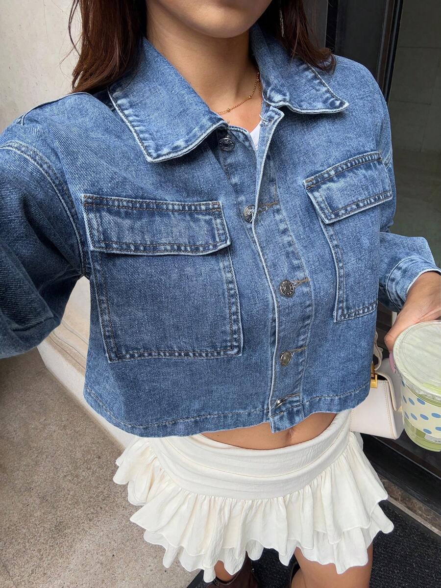 SHEIN PETITE 女款多口袋鈕扣式淺藍色牛仔夾克,適合通勤、戶外與度假,全年皆宜,小碼女款 - 中等水洗藍 - 查看 1