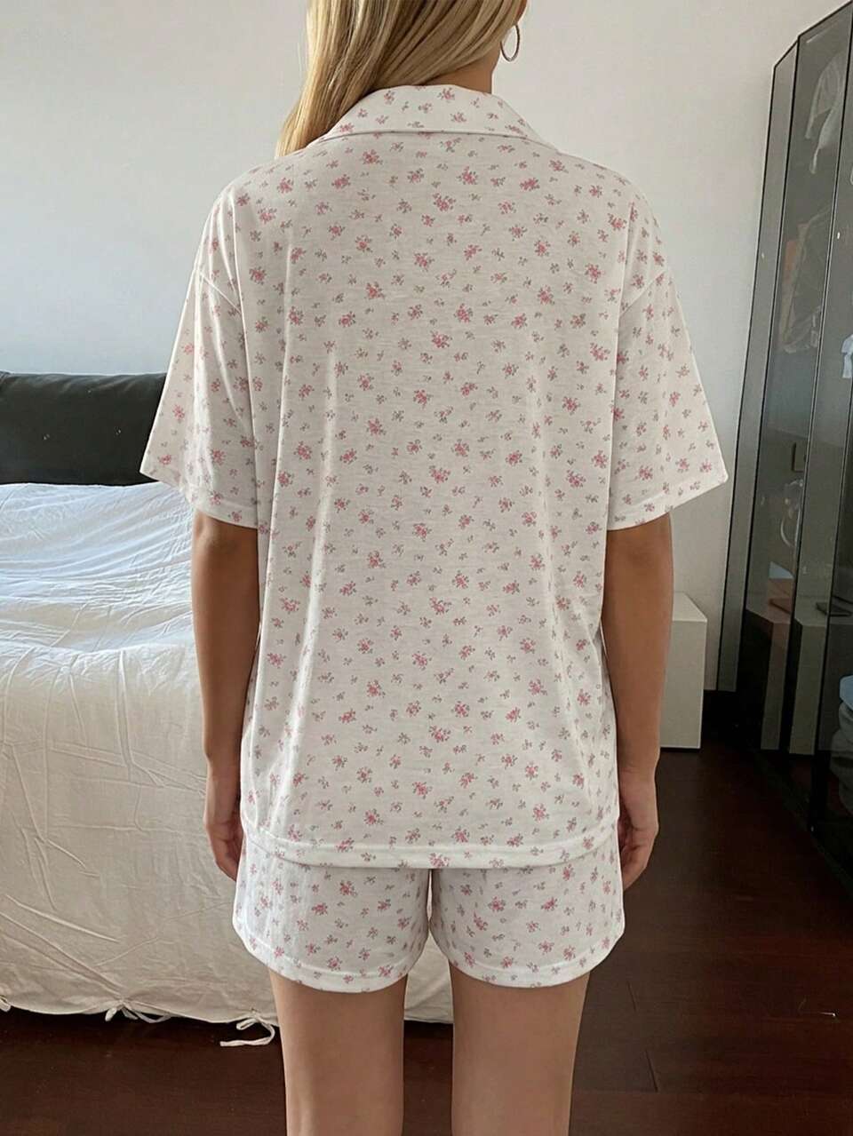 2pcs/Set Women's Sweet Ditsy Floral Loose Short Sleeve Cardigan Top And Straight Leg Shorts Pajama Set, Summer
