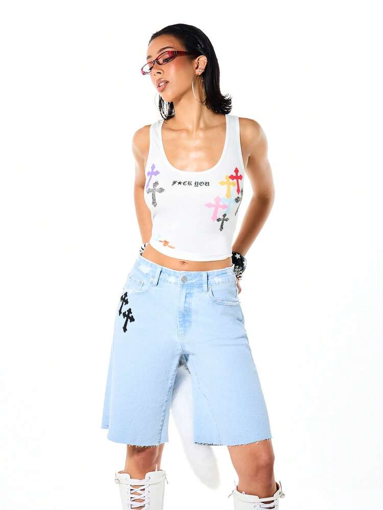 SUMWON WOMEN Bermuda-Shorts aus Jeans mit Kreuz-Applikation, hoher Taille, Destroyed-Optik, Rohem Saum und Rissen