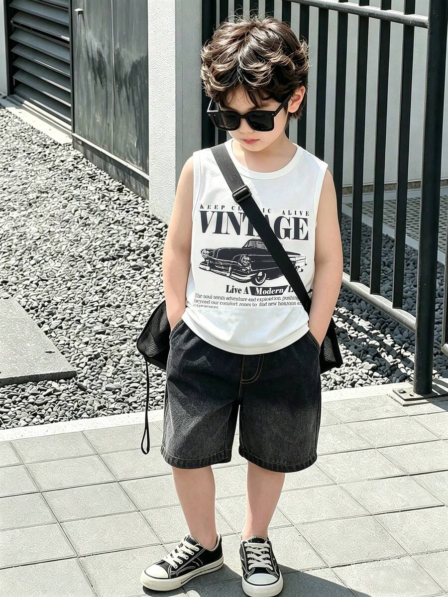 SHEIN 2件組小男孩休閒復古白色汽車印花圓領無袖背心與黑色寬鬆漸層牛仔短褲套裝,清新百搭,適合週末出遊、慶祝活動、戶外玩耍、度假、日常休閒、開學季,春夏季適用 - 白色 - 查看 1