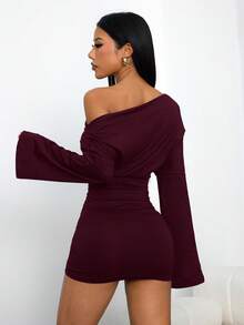 SHEIN PETITE 女款時尚純色不對稱領迷你洋裝 夜出穿搭 酒紅色 秋季 小個子女性適用 - 紫紅色 - 查看 2