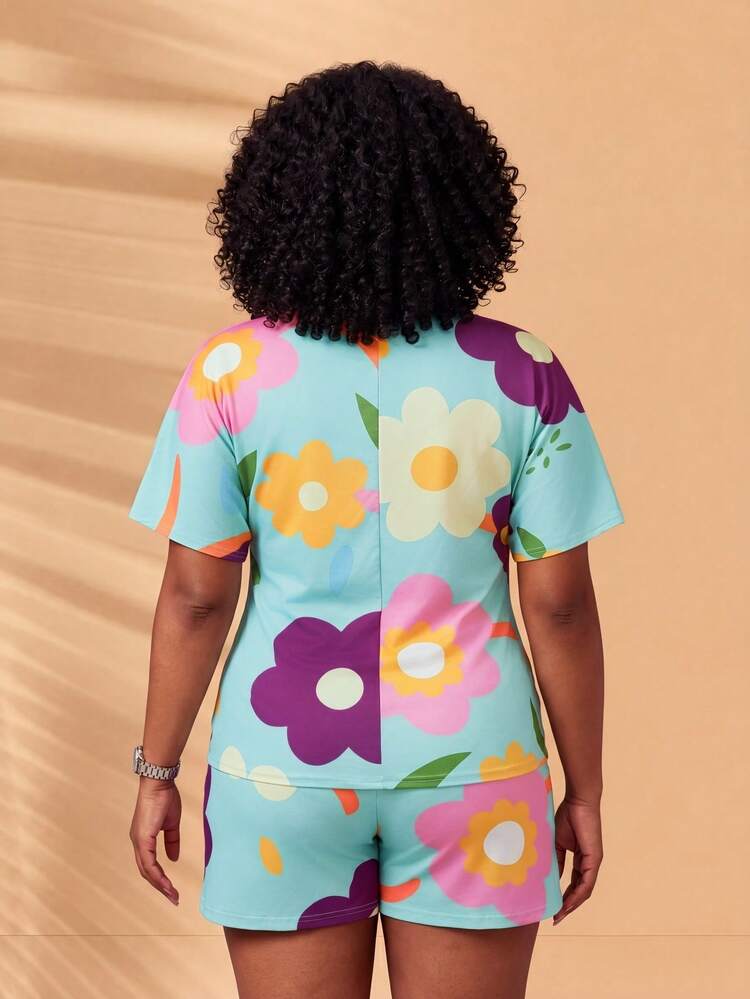 Women's Plus Size Round Neck Short Sleeve T-Shirt And Printed Shorts