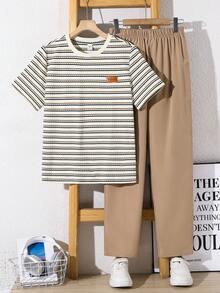 SHEIN 2件組青少年男童休閒條紋圓領套頭短袖寬鬆T恤與直筒寬鬆口袋長褲套裝 - 彩色 - 查看 3