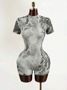 Mistrie 2026 Novo Macacão Vintage Feminino com Estampa Animal em Tela Transparente, Decote Alto, Costas Abertas - Cinza - Visão 3