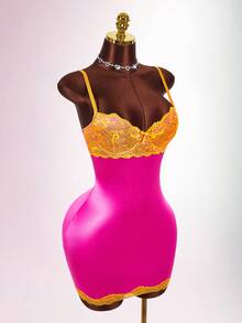Bumpella Gaun Mini Bodycon Jala Motif Bunga Tropis dengan Detail Renda di Bagian Dada - Berwarna merah muda - View 5
