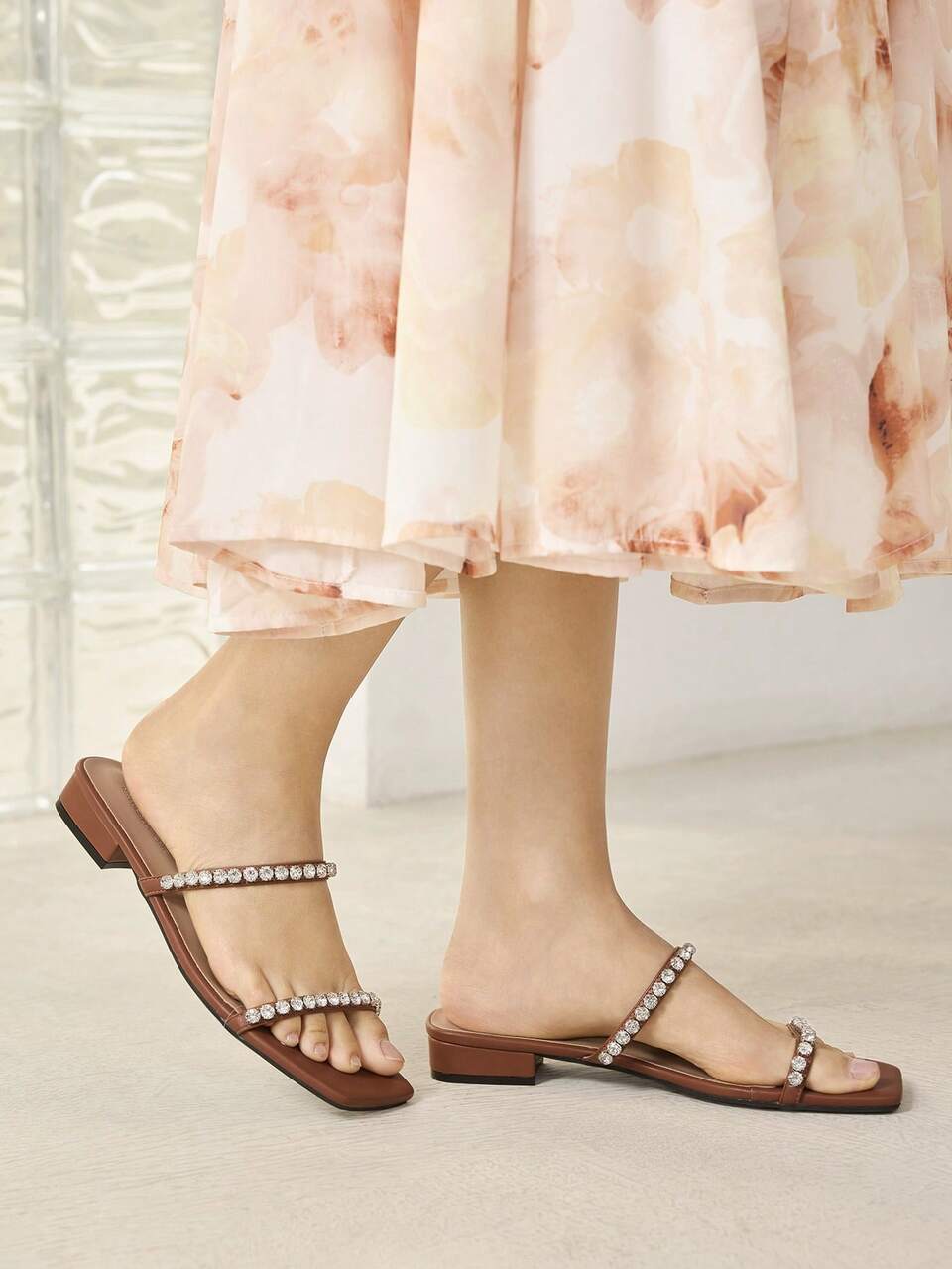 SPRING AND SUMMER NEW OUTDOOR WOMEN'S SQUARE TOE THICK HEEL HIGH HEEL RHINESTONE SIMPLE SLIPPERS WOMEN'S THICK BOTTOM NON-SLIP OPEN-TOED CASUAL VERSATILE BEACH SLIPPERS