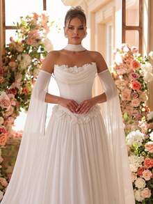 Glamrae Robe de mariée élégante et minimaliste avec épaules dénudées en satin crème, coupe sirène avec design 3D floral froissé, épissure romantique avec grand ourlet évasé et manches évasées. Convient à divers types et besoins de robes de mariée et de soirée pour femmes. - Blanc - Voir 5