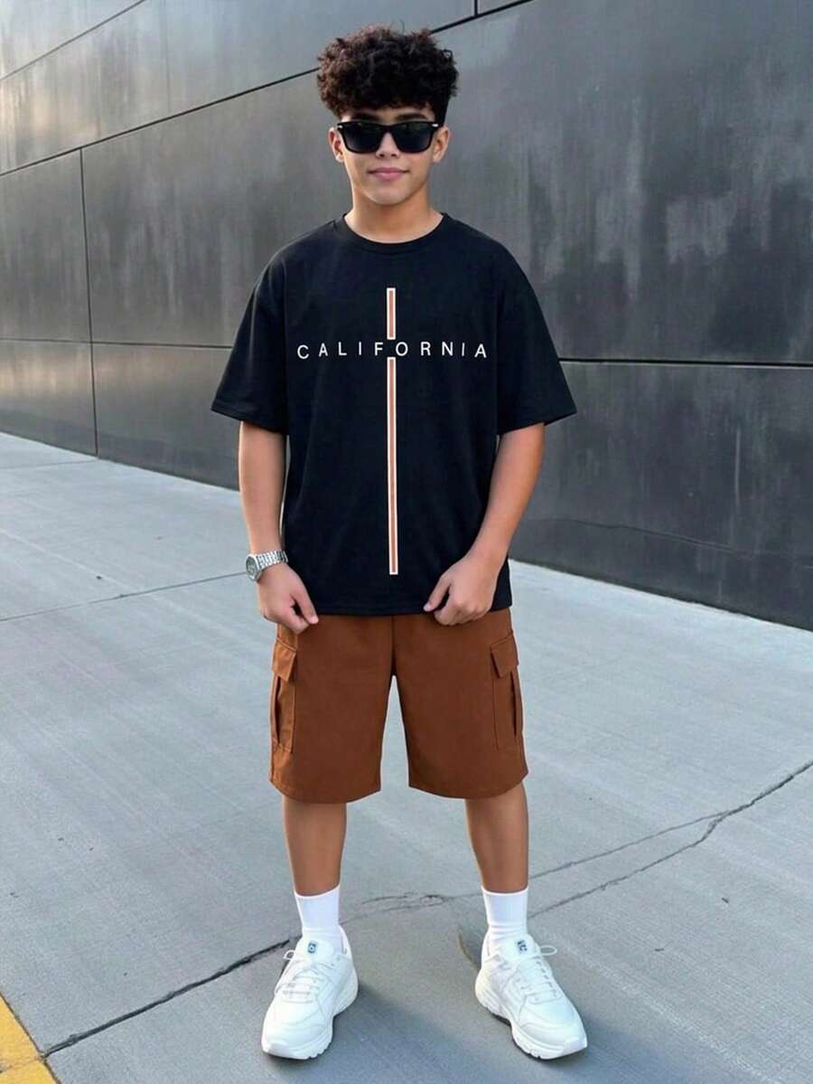 SHEIN 青少年男孩 2件組 CALIFORNIA 垂直條紋圖案圓領短袖T恤與工裝短褲套裝，適合節慶、派對、春夏、休閒舒適，夏季穿著理想，時尚街頭風，適用戶外野餐、街拍、校園、假期、禮物
