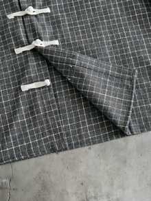 AXEPEAK 男士夏季休閒時尚街頭風字母刺繡格紋印花對比色青蛙扣短袖襯衫 - 黑色 - 查看 3