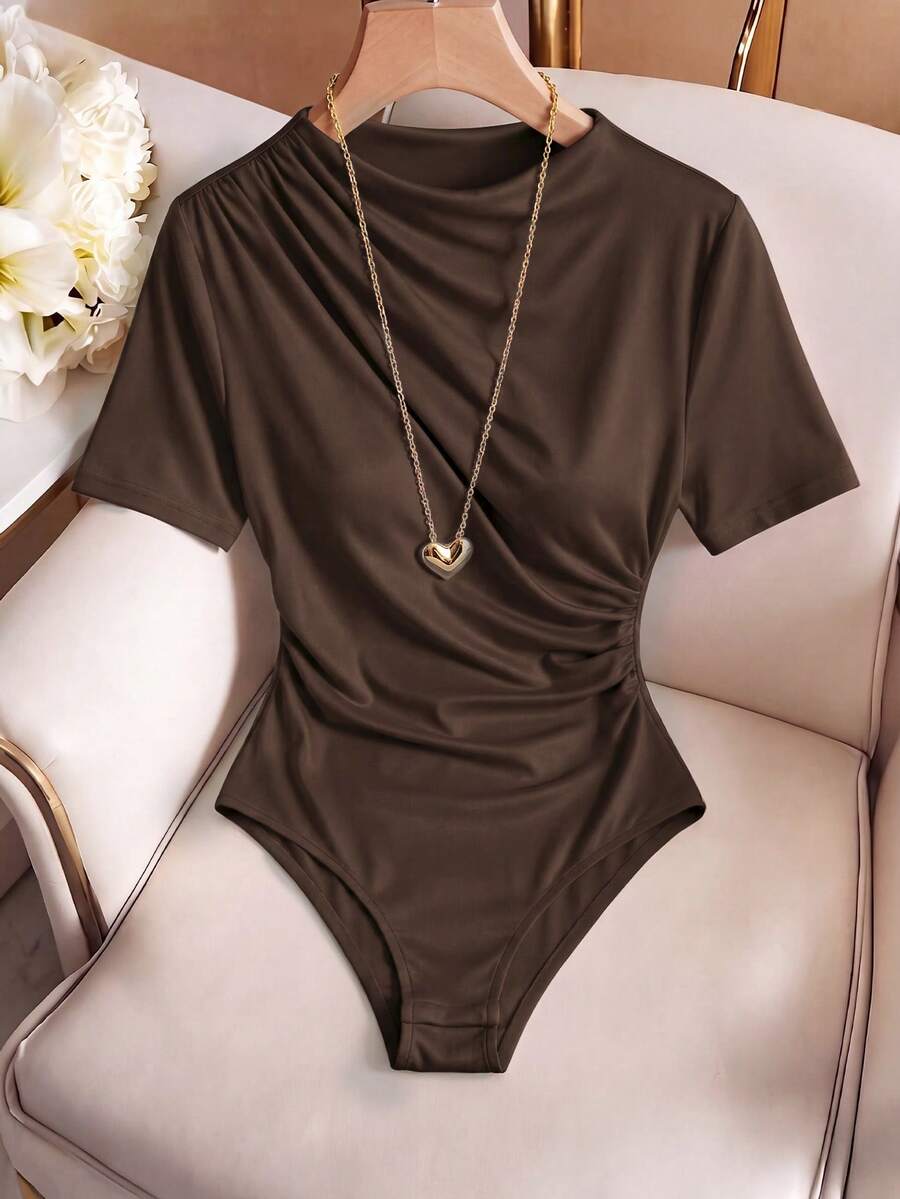 Elenzga Bodysuit Wanita Ukuran Besar Musim Panas Cokelat Musim Gugur Elegan untuk Sehari-hari, Leher Bulat Lengan Pendek Desain Asimetris Elastis Berkerut Bodysuit Kerja Serbaguna - Mocha Brown - View 1