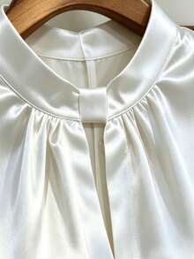 GlowEve CURVE Blusa Sem Mangas Gola Alta Elegante Texturizada Luxuosa para Festa Encontro e Trabalho Plus Size - Branco - Visão 5