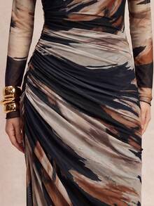 Silquee Este vestido de mujer marrón con estampado tie-dye de malla, cuello redondo y manga larga, presenta una cintura ajustada con fruncido, resaltando el encanto femenino. Elegante y cautivador, es lo suficientemente versátil como para combinarse con cualquier cosa, desde citas, atuendos de temporada de bodas, fiestas de cóctel, fiestas románticas/ropa para citas, vestidos de noche, vestidos de día y noche, vestidos de dama de honor, vestidos de fiesta elegantes y con estilo, atuendo formal, ropa para citas románticas - Multicolor - Ver 6