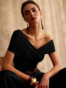MOTF PREMIUM ASYMMETRICAL SHOULDER CRISS-CROSS RUCHED FITTED ELASTIC SHORT T-SHIRT - Black - View 8