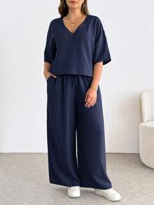 SHEIN Essnce 大尺碼女款春夏時尚休閒寬鬆舒適日常基本顯瘦V領短袖短版上衣與寬腿褲卡其色兩件套，夏季服飾，褲裝套裝，度假穿搭 - 藏蓝色 - 查看 6
