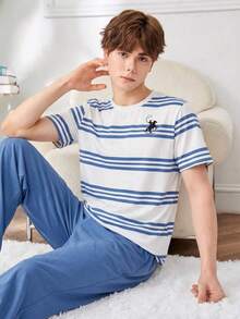 SHEIN 青少年男孩条纹骑士图案印花撞色圆领上衣和休闲裤睡衣套装 - 藍白色 - 查看 1
