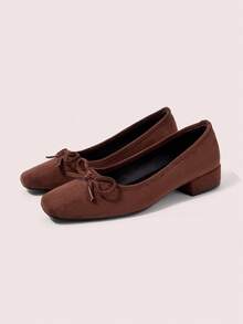 CUCCOO DOLLMOD Zapatos de mujer, textura de ante marrón, bailarinas, punta cuadrada con decoración de lazo, tacón bajo, adecuados para uso casual diario y de oficina - Marrón - Ver 2
