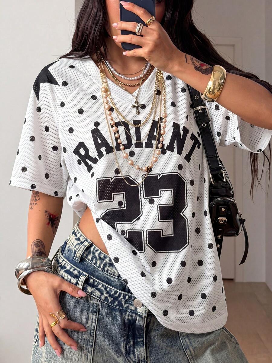 Coolane 女款春夏街頭風 Y2K 豹紋數字圖案美式足球球衣 V 領粉色 T-shirt - 黑與白 - 查看 1