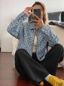 Livesso 女款春夏秋冬豹紋拉鍊式寬鬆版型藍色丹寧夾克，附領口與長袖 - 淺色水洗藍 - 查看 4