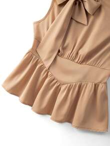 GlowEve CURVE Elegante lässige Damenbluse in Große Größen mit Schleife am Kragen, ärmellos, geraffter Taille, Rüschensaum, Champagner, für Abend, formelle Anlässe, Teeparty, Hochzeit, Sommer - Champagnerfarben - Übersicht 5