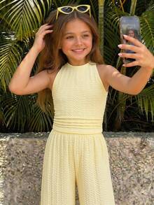 SHEIN Conjunto de top halter con volantes texturizados y pantalones casuales para niña preadolescente - Amarillo - Ver 4