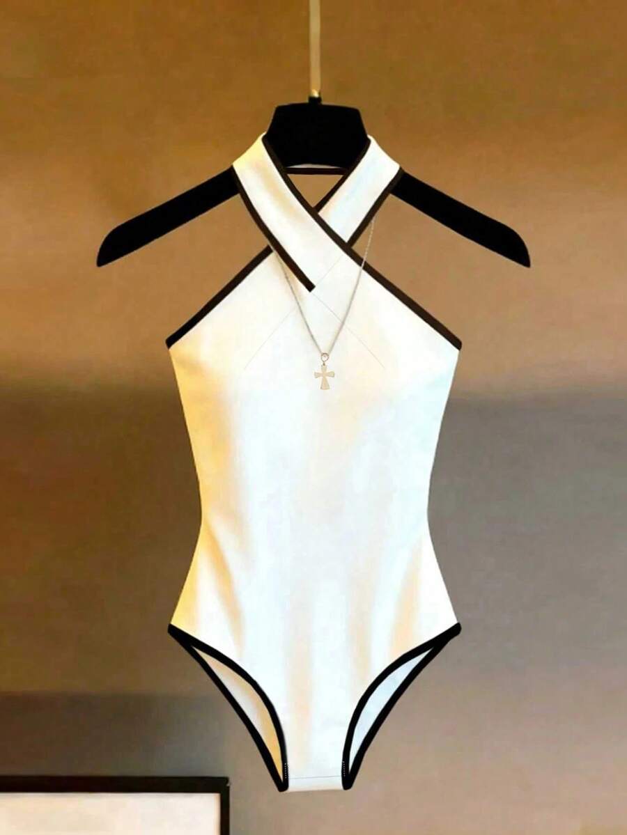 Franclia Bodysuit Ukuran Besar dengan Trim Warna Kontras dan Leher Halter, Desain Minimalis, Modis untuk Musim Panas - Krem - View 1