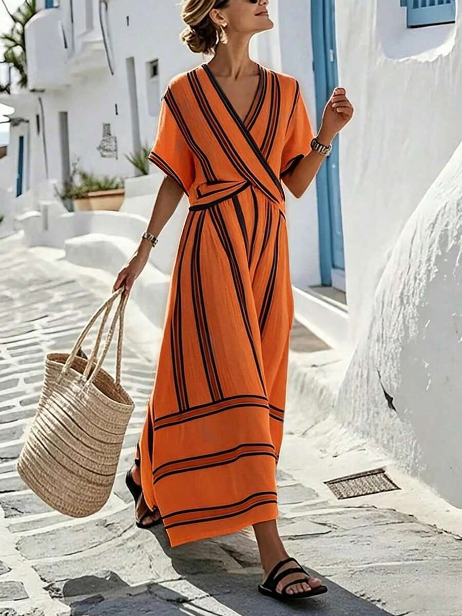 SHEIN Tall 夏季新品:V領時尚洋裝 – 短袖、對比寬窄條紋、寬鬆長版剪裁。這款法式復古單品融合了度假魅力與辦公室優雅,擁有修身顯瘦的A字版型 - 亮橙色 - 查看 1