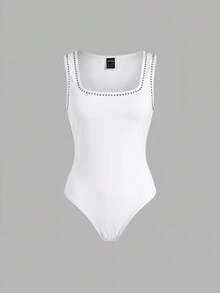 SHEIN BASICS Body ajustado de moda para mujer con diseño de remaches y cuello cuadrado - Blanco - Ver 8