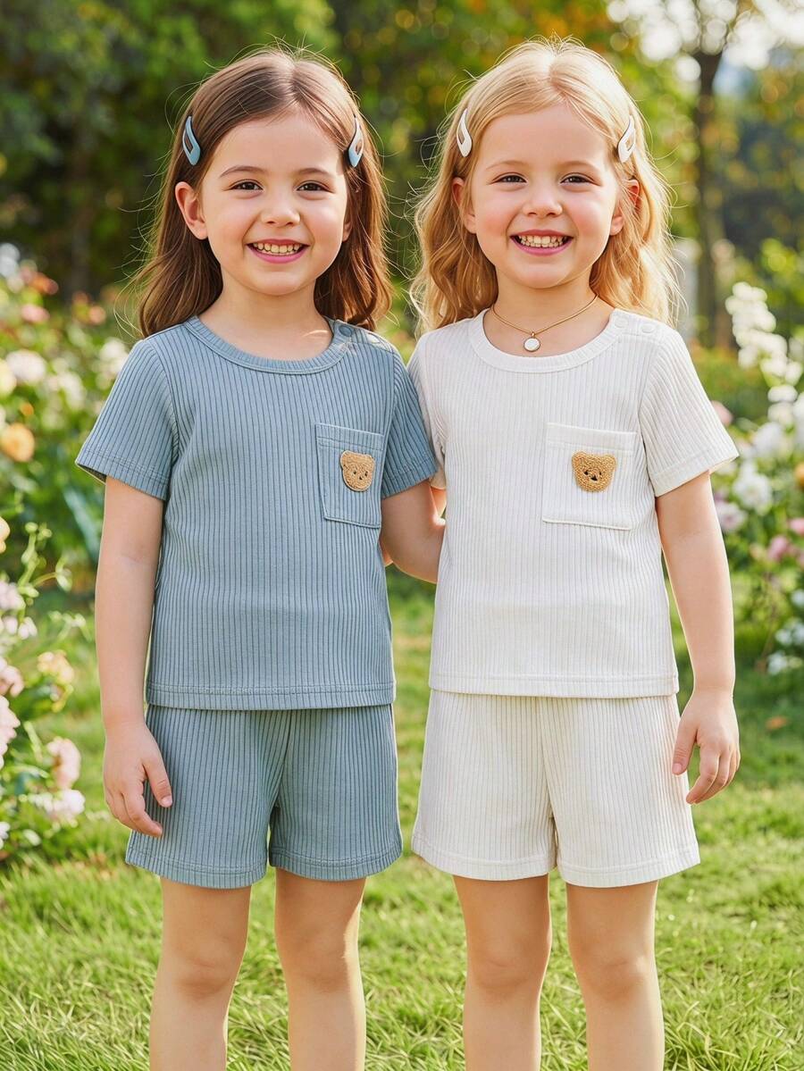 SHEIN طقم تي شيرت بأكمام قصيرة وشورت صيفي عادي بطبعة دب مطرزة للبنات الصغار - متعدد الألوان - مشاهدة 1