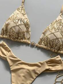 SHEIN Swim Bonvoyette-D 兩件式春夏度假亮片紋理面料金色太陽飾品掛脖三角比基尼上衣與比基尼褲性感女款泳衣套裝 - 金色 - 查看 4