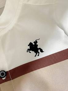 SHEIN 男嬰藍色與白色夏季對比條紋 Polo 短袖鈕扣襯衫與純色鬆緊腰短褲 2 件套，休閒學院風，適合外出與上學 - 彩色 - 查看 4
