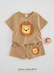 Cozy Pixies Bộ 2 món cho bé trai gồm áo thun cổ tròn tay ngắn và quần short cạp chun in hình sư tử hoạt hình, chất liệu mềm mại. - Màu Khaki - Xem 3