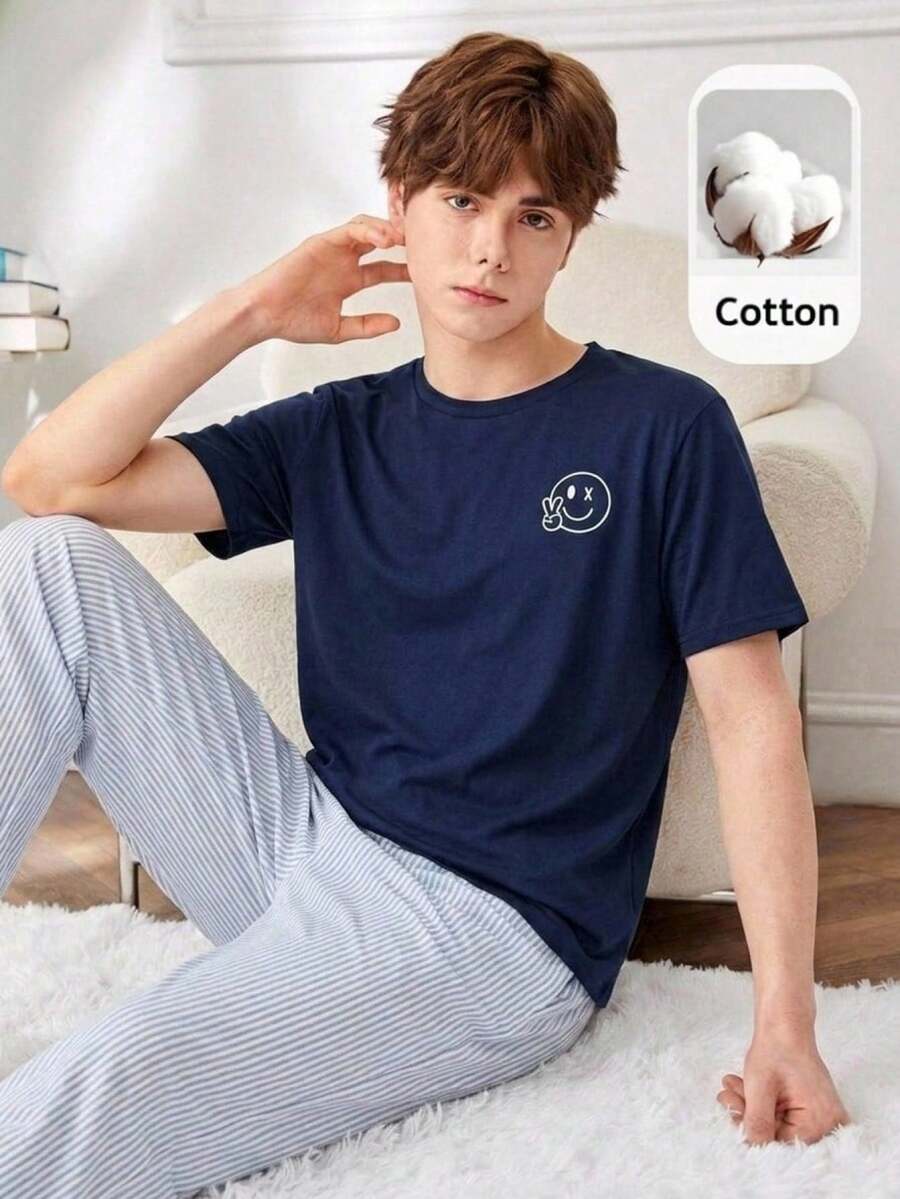 SHEIN 青少年男孩卡通印花海軍藍短袖圓領條紋長褲家居服套裝,休閒學院風舒適時尚簡約實用百搭柔軟面料,適合日常穿著、上學、外出、居家,適用於秋冬、開學首日,青少年家居服 - 藏蓝色 - 查看 1